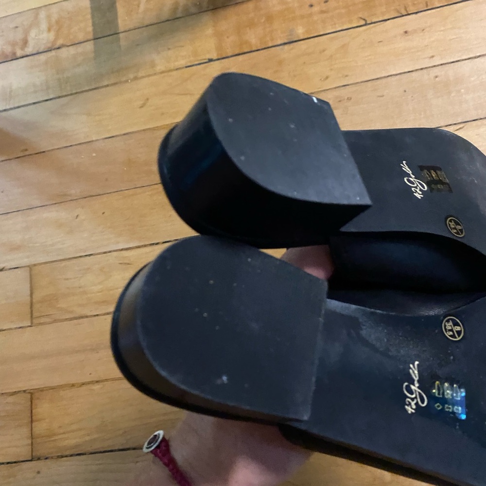 42 GOLD Black Leather Mules - Picture 6 of 6